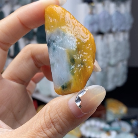 翡翠颈饰未镶嵌翡翠