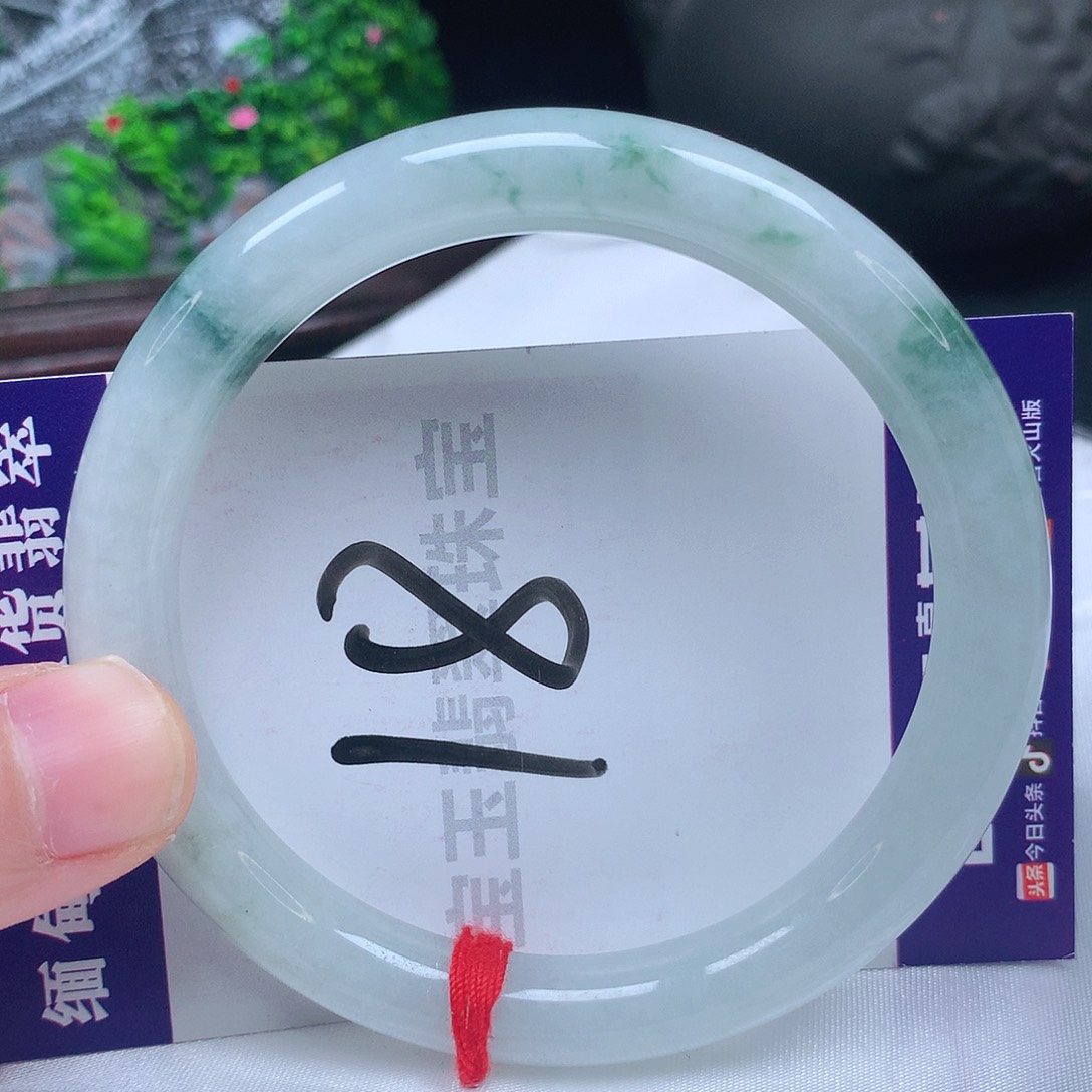 翡翠手镯未镶嵌56圈口