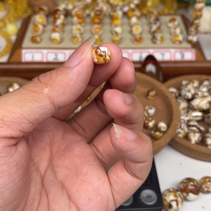 琥珀裸石未镶嵌左***你60号