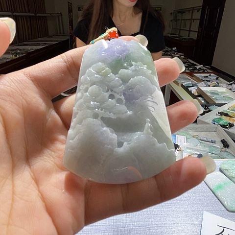 翡翠未镶嵌项圈一个