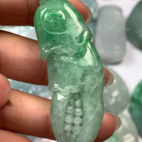 翡翠颈饰未镶嵌翡翠