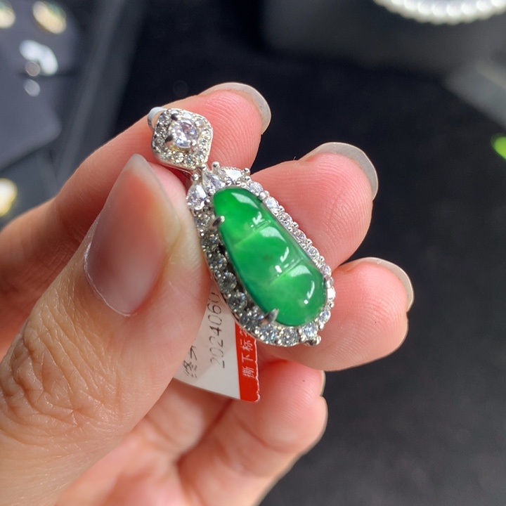 【闪购商品】翡翠吊坠(不含链)银S925镶嵌天然翡翠