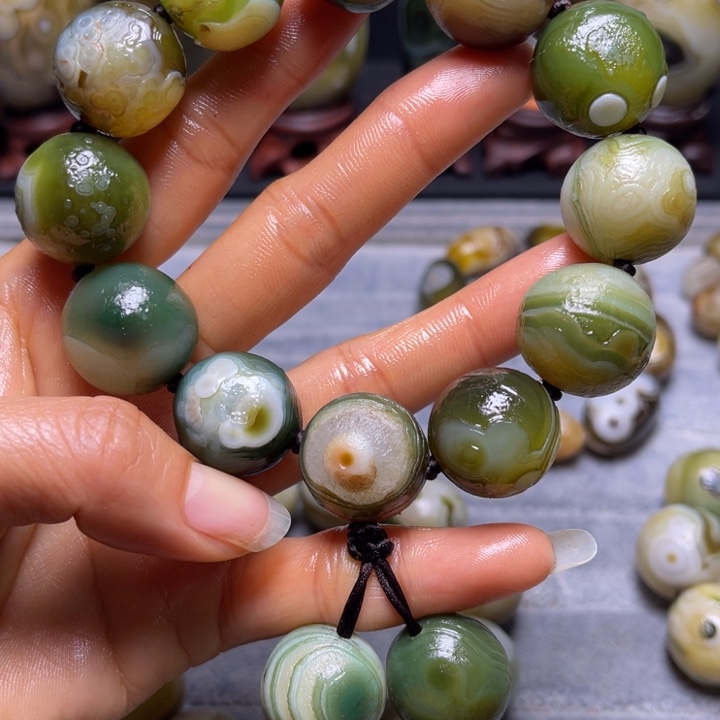 深***条玛瑙/玉髓未镶嵌裸石