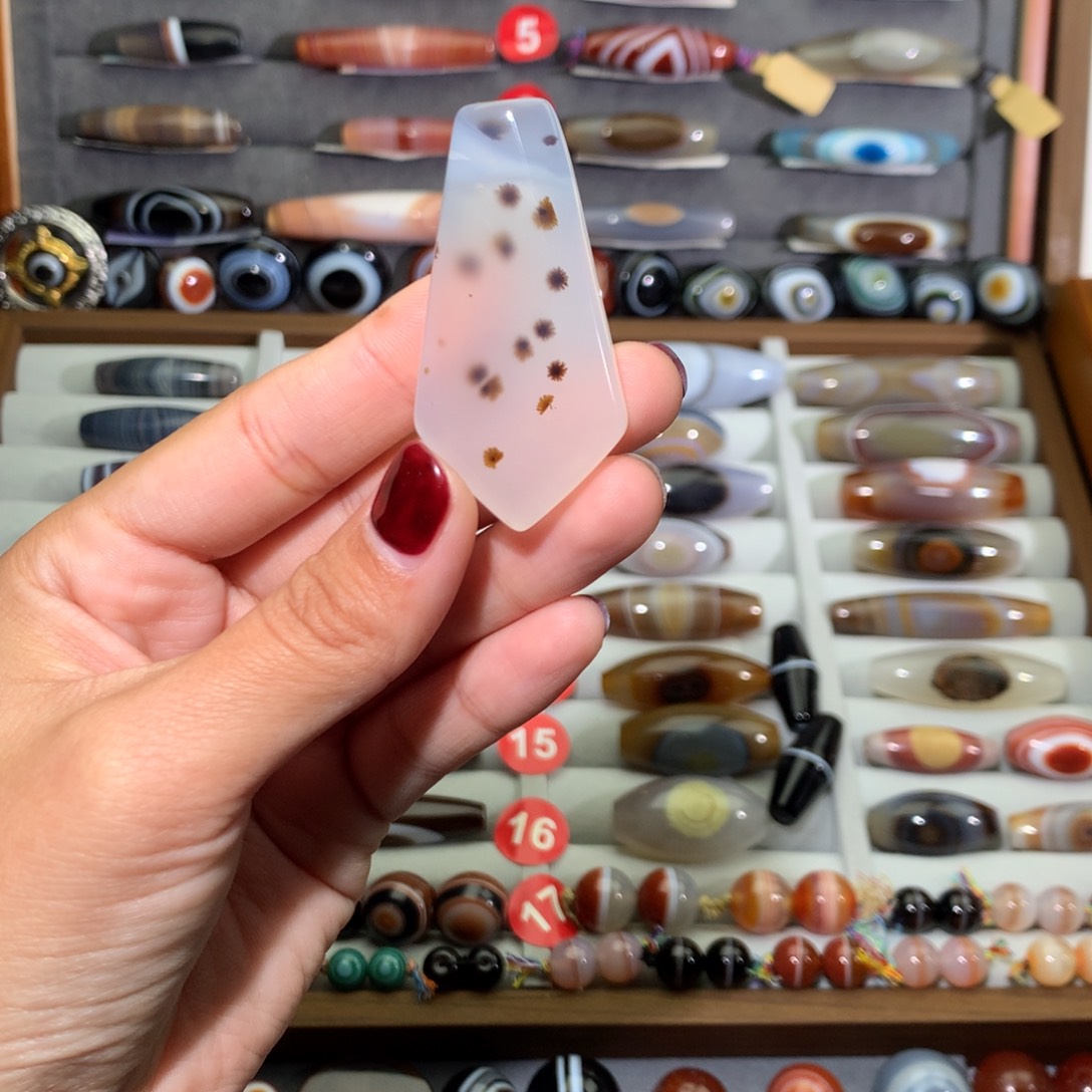 玛瑙/玉髓颈饰未镶嵌