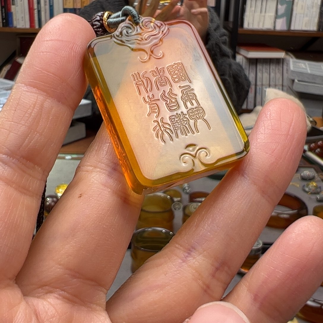 琥珀颈饰未镶嵌九字