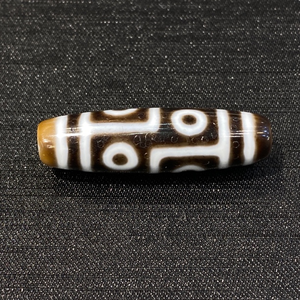 建成黑白折线六眼玛瑙珠，尺寸40.6*11.5mm