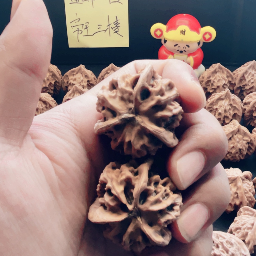 想***念把件文玩核桃盘山三棱正奔3.8尺寸4.0高全品白茬