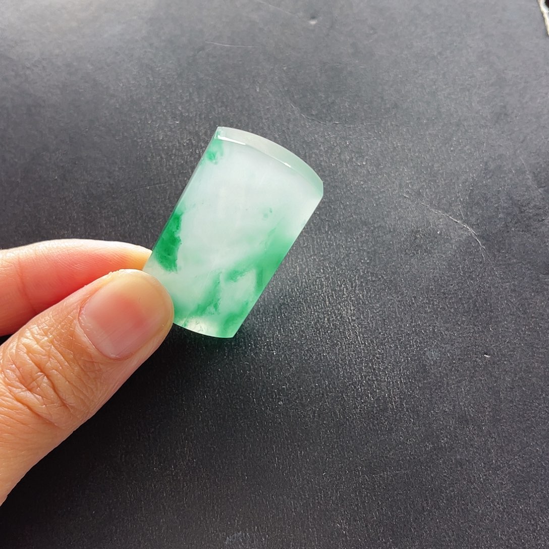 吾***姐石英质玉未镶嵌颈饰