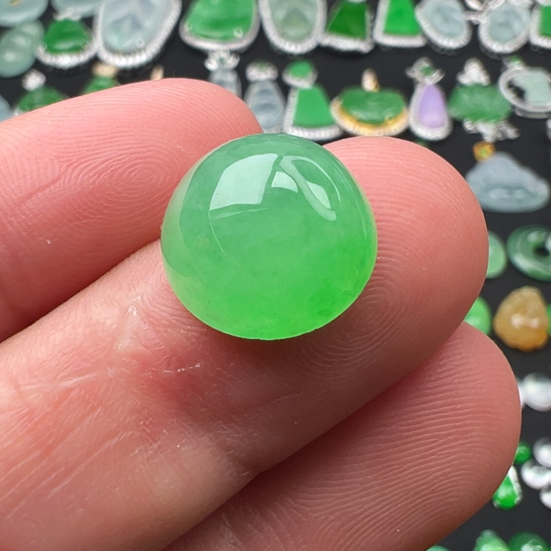 翡翠颈饰未镶嵌蛋面13.1