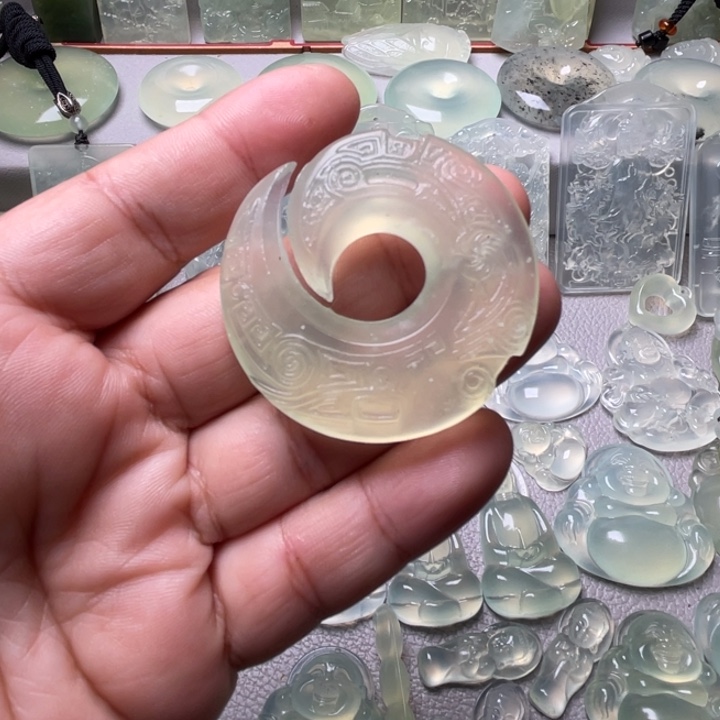 岫玉未镶嵌吊坠(赠链)