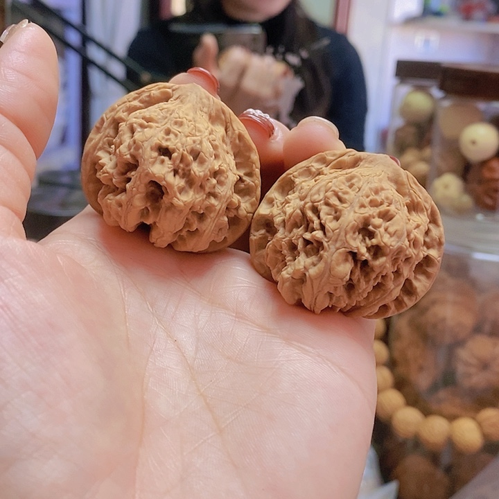 【闪购商品】文玩核桃把件41龙洞玉