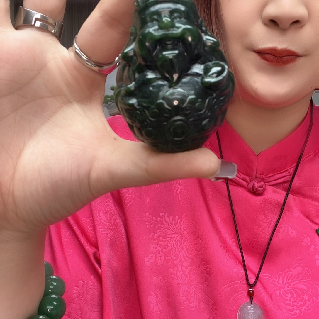 和田玉把件未镶嵌成**爱