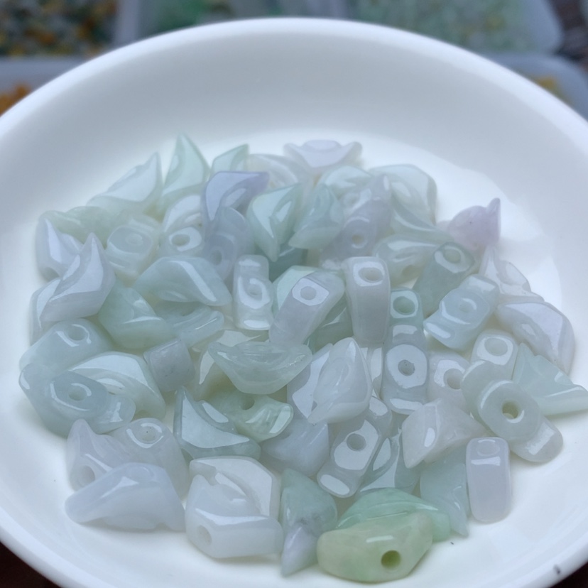 【闪购商品】翡翠手链未镶嵌老胶元宝30颗