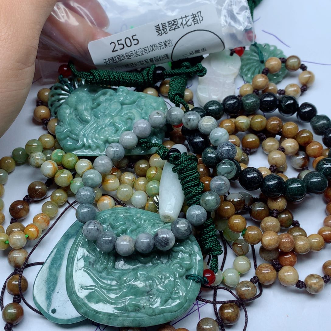翡翠颈饰未镶嵌手串