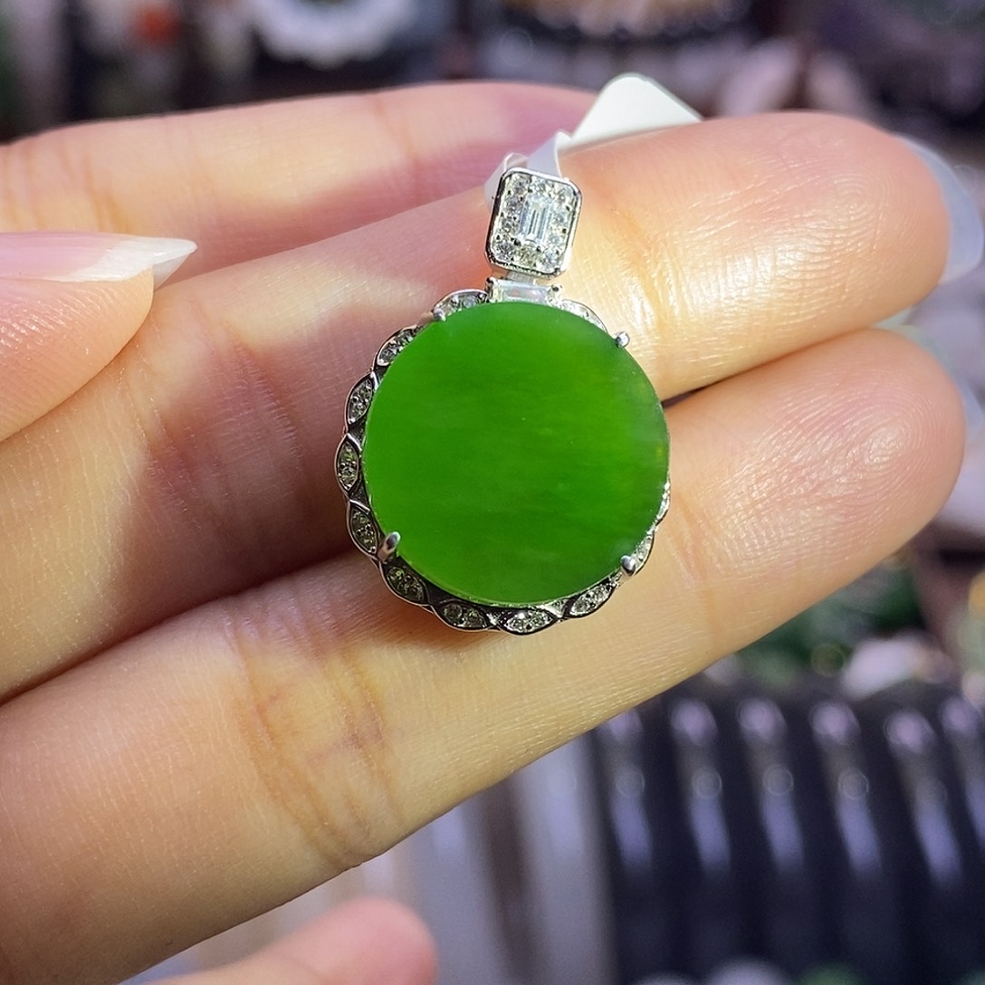 颈饰未镶嵌和田玉毕业级老坑料碧玉一年吊坠