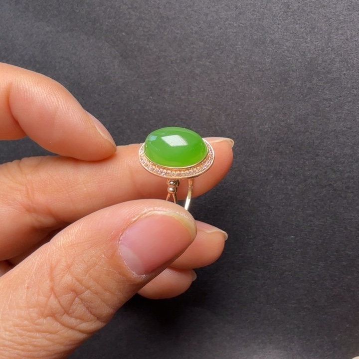 乖***班和田玉（碧玉）18K金镶嵌戒指