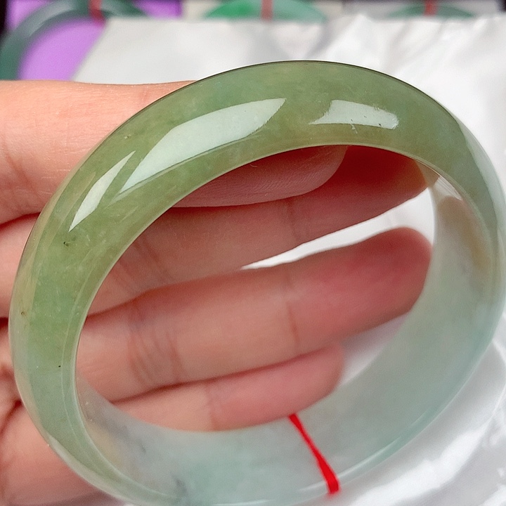 翡翠手镯未镶嵌60圈口