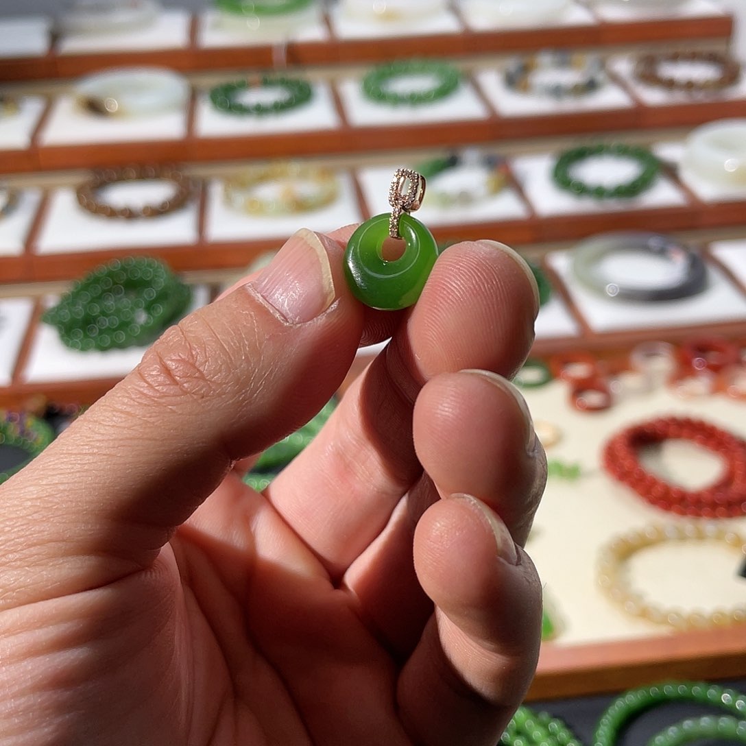 和田玉颈饰18K金镶嵌