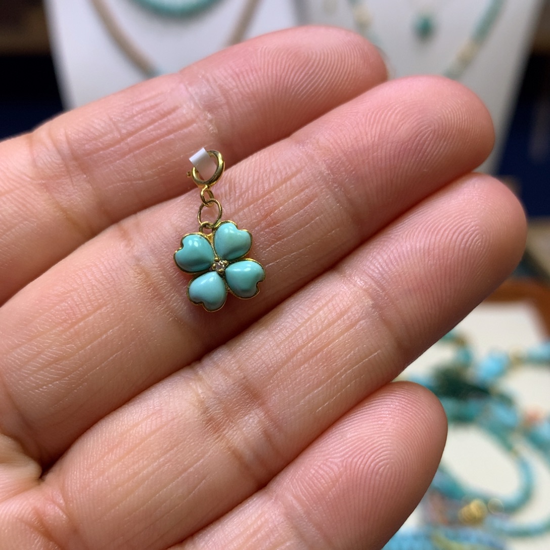 绿松石18K金镶嵌挂件