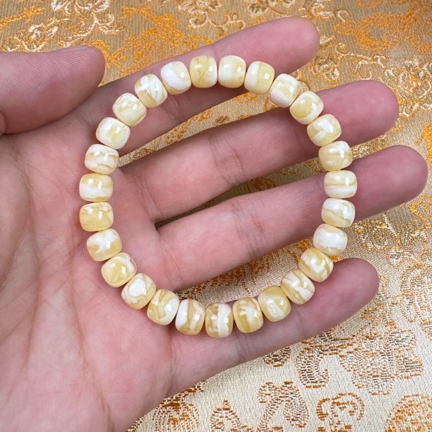 8.3mm 8.6  精品原矿瓷白虎皮妖花俄料蜜蜡手串 保真保质检有证书