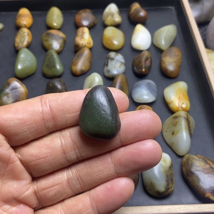 名***剑和田玉（糖玉）未镶嵌珠宝奇石