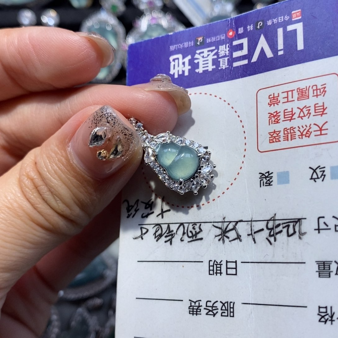 翡翠颈饰未镶嵌翡翠