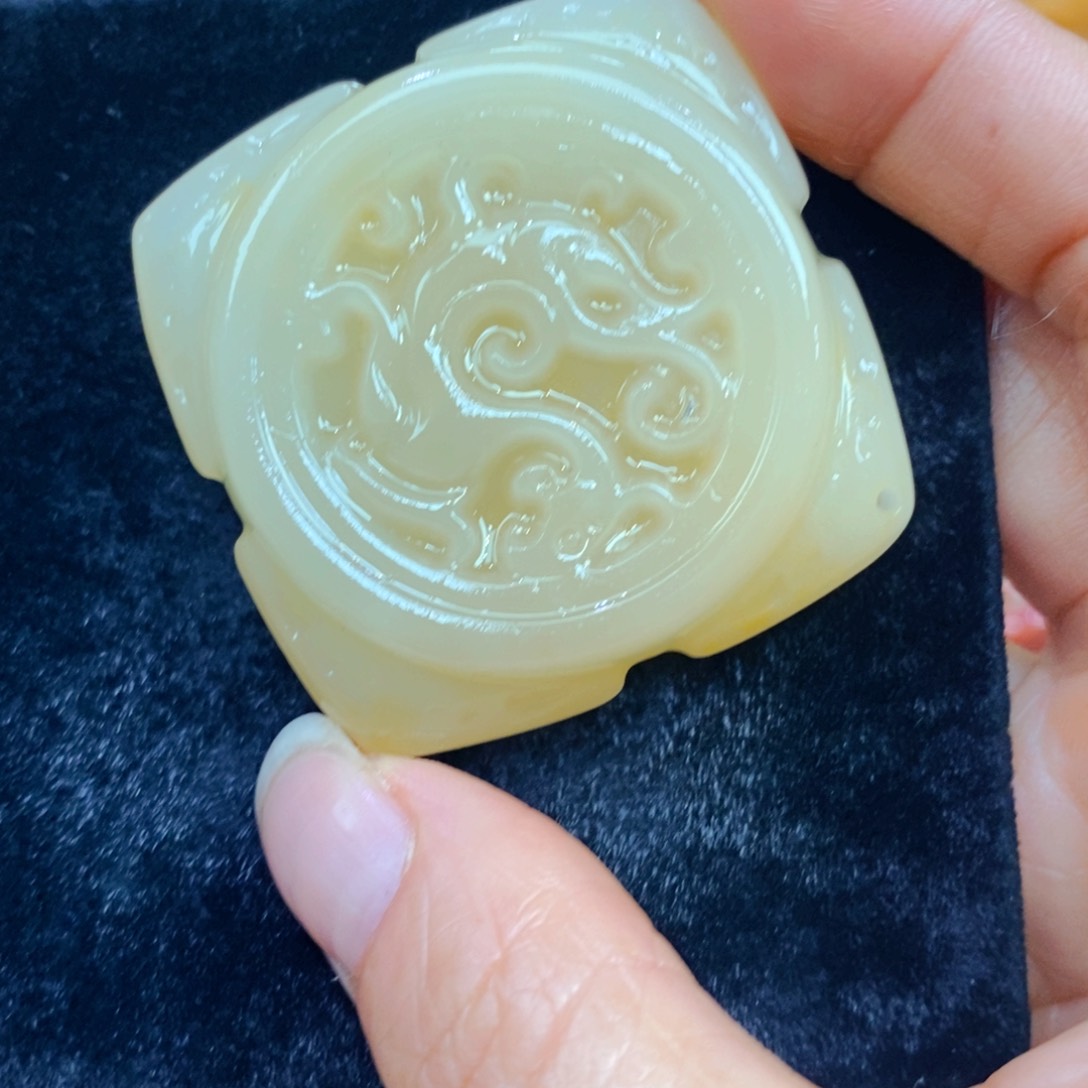 未镶嵌石英质玉（黄龙玉）吊坠(不含链)