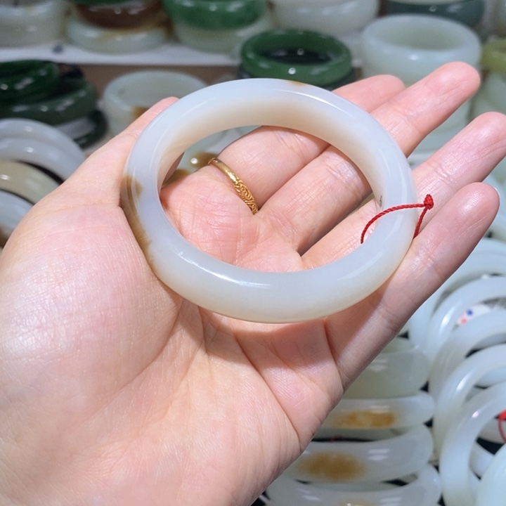 和田玉手镯未镶嵌且末糖白镯53