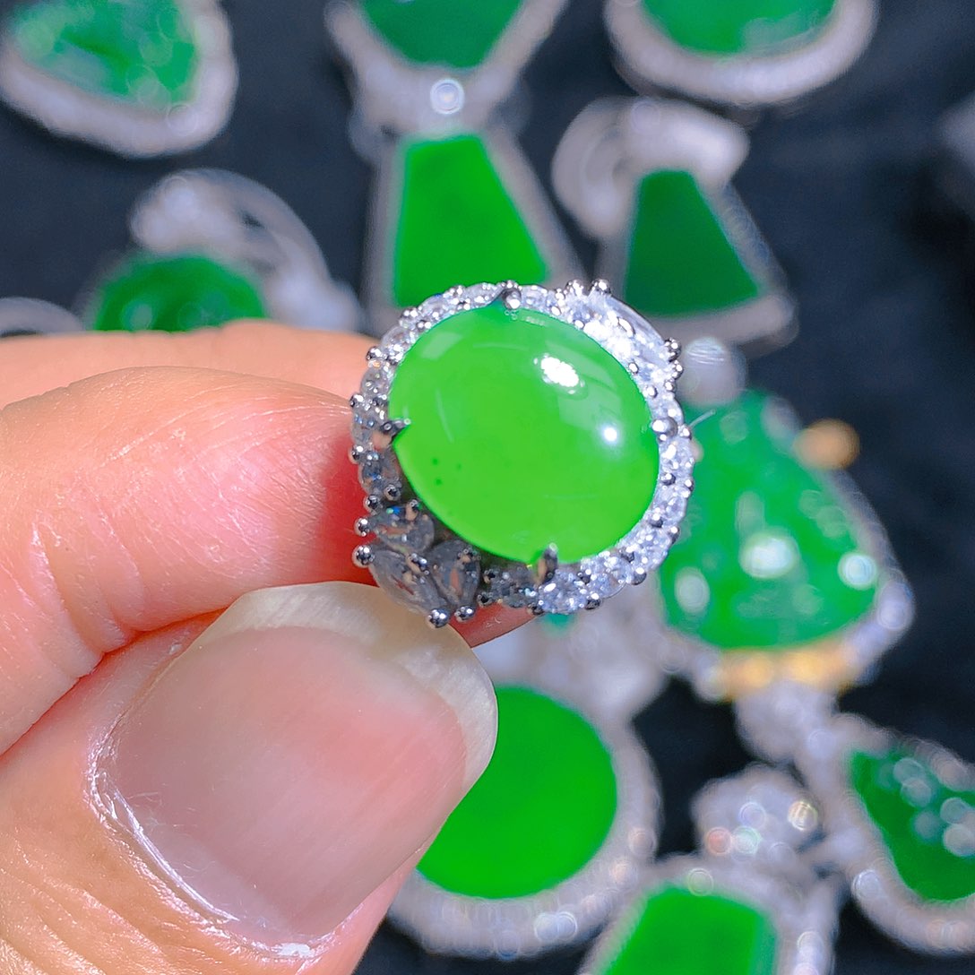 翡翠颈饰银S925镶嵌戒指