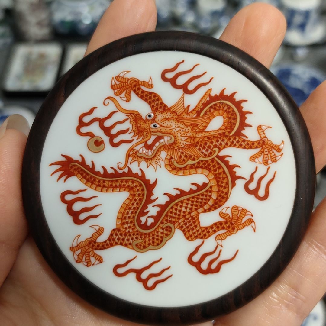 瓷片伟*哥红龙金龙挂件一个
