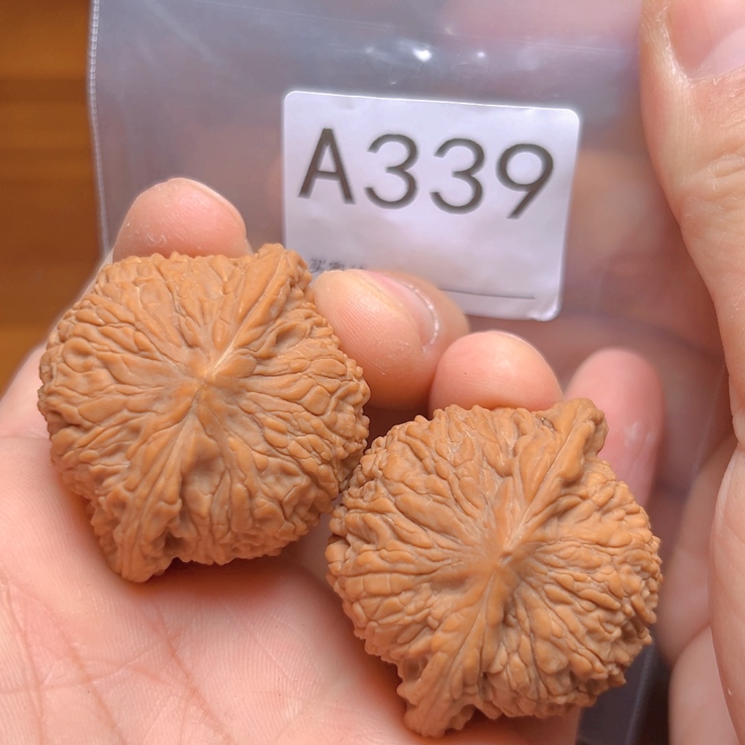 文玩核桃吊坠43泥鳅背