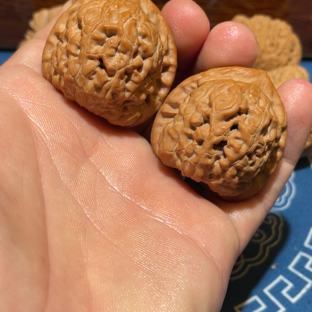 文玩核桃吊坠金字塔