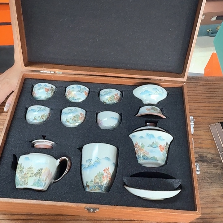 孤品茶具套装等。  