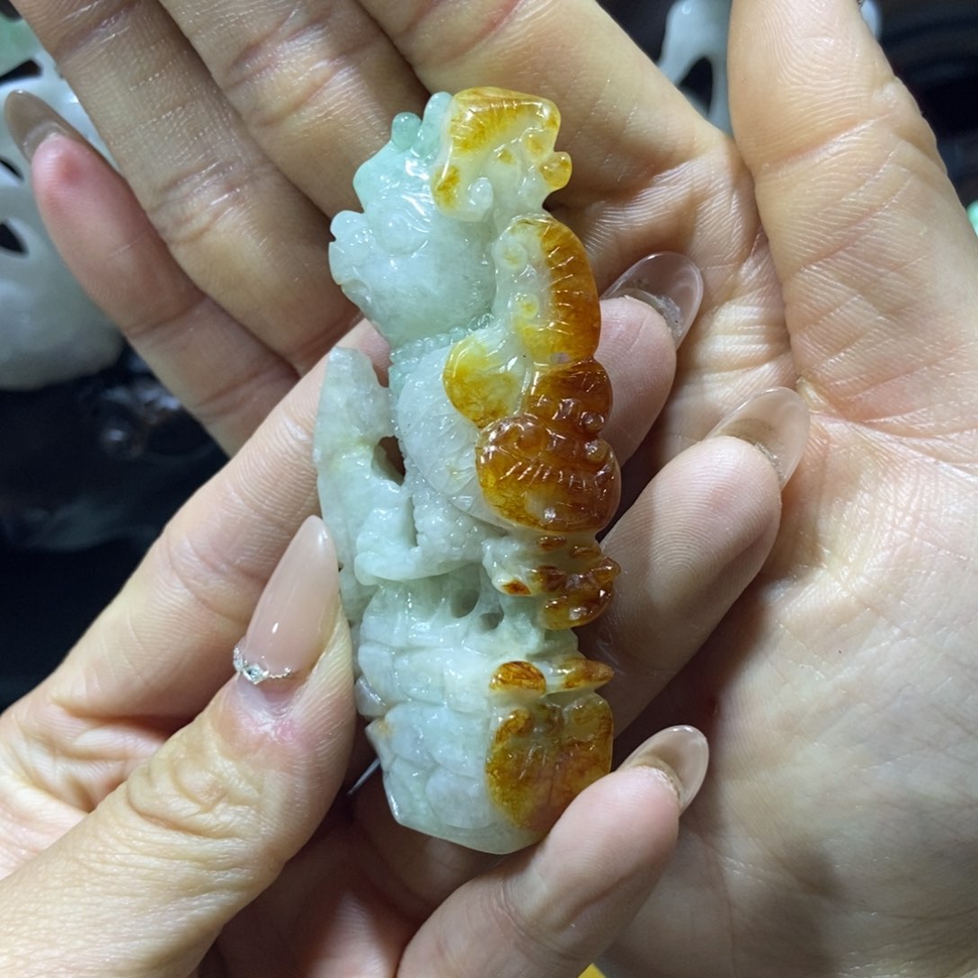 翡翠颈饰未镶嵌好看的翡翠英明神武