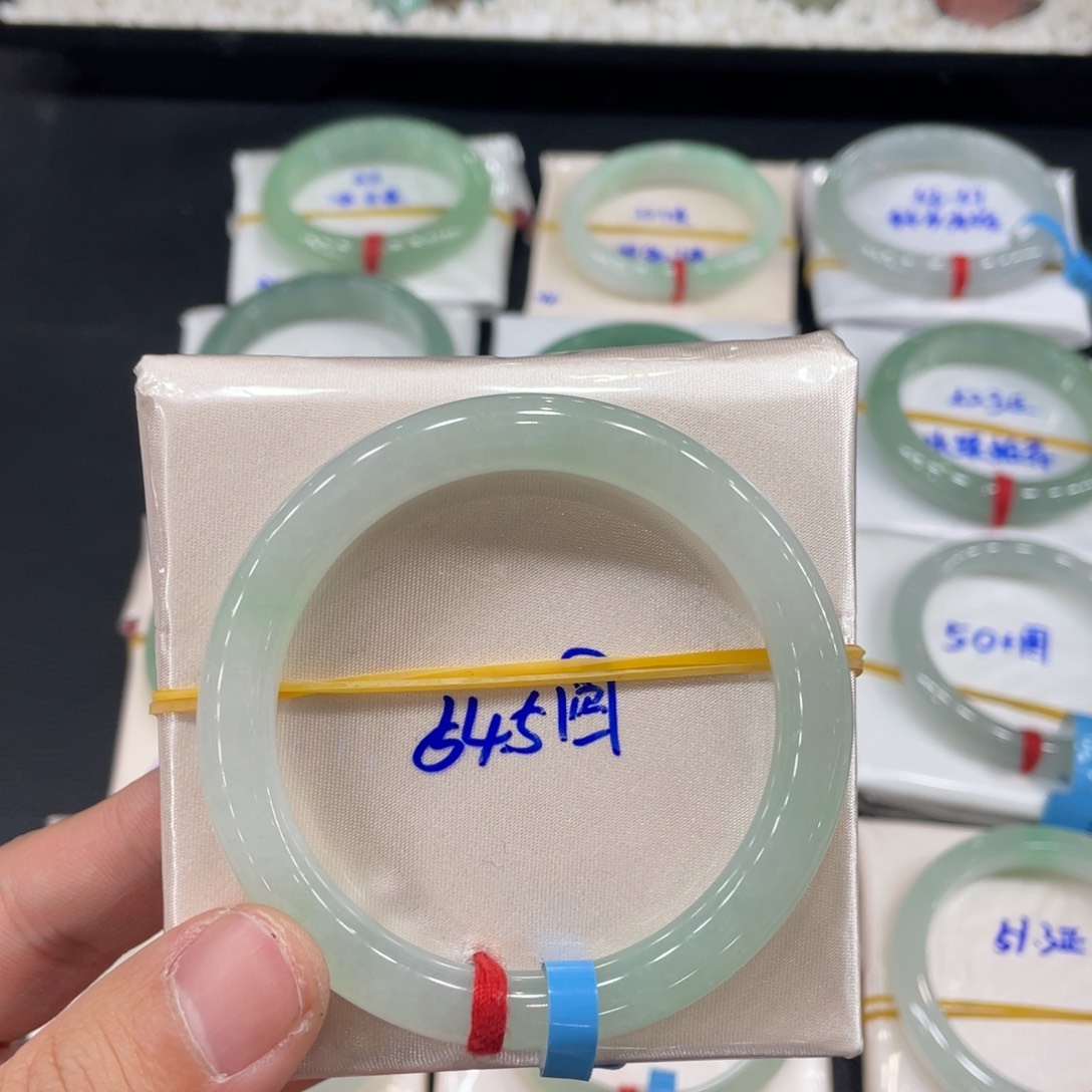 翡翠手镯未镶嵌平***，缅甸天然翡翠手镯