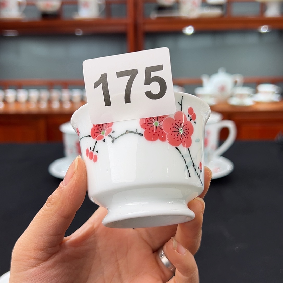 翠竹红梅高足杯（口变形）