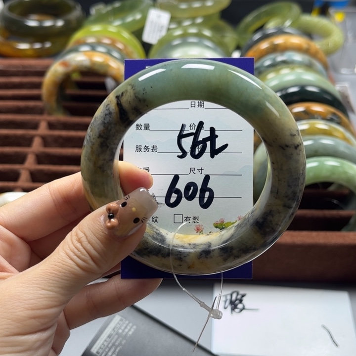 蛇纹石玉手镯未镶嵌