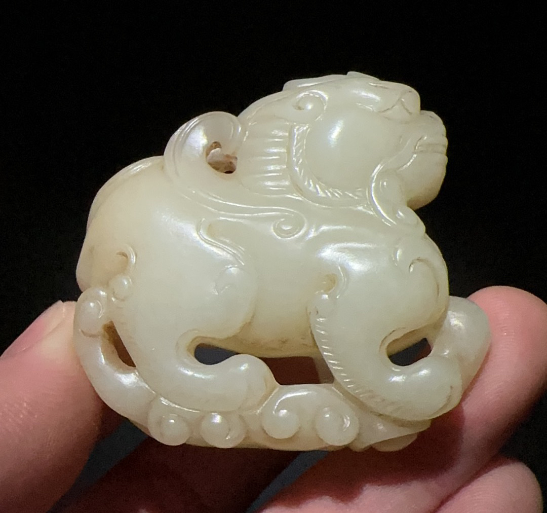 和田玉踏云兽摆件把件