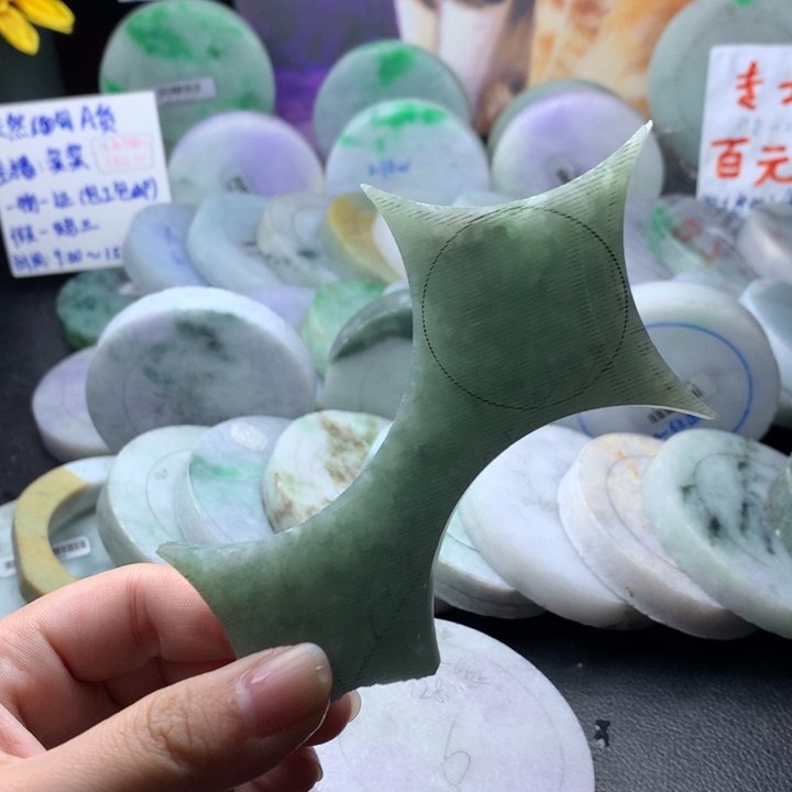 定制翡翠未镶嵌手镯