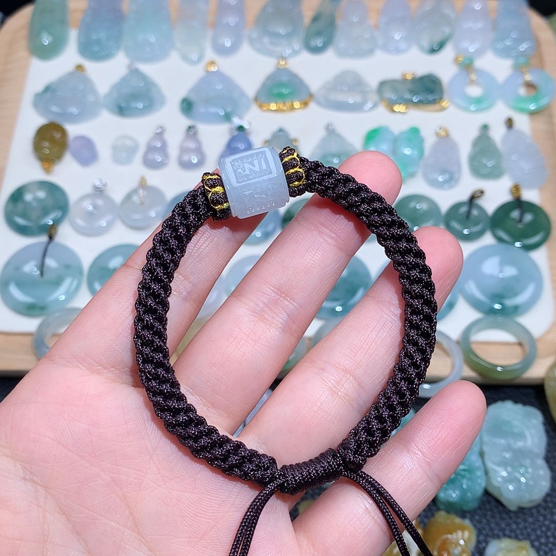 翡翠颈饰未镶嵌手串