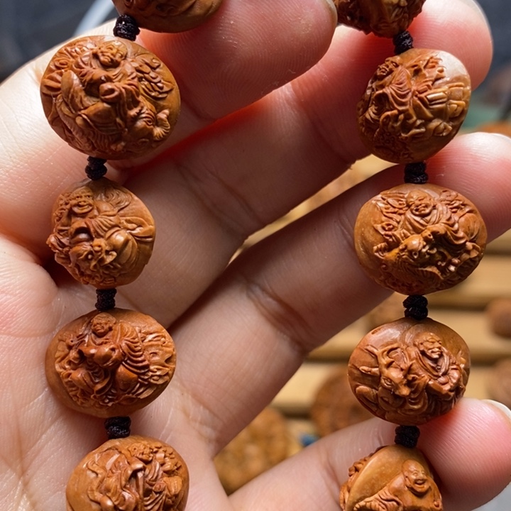 少***薯桃核手工雕刻骑兽十八罗汉手串