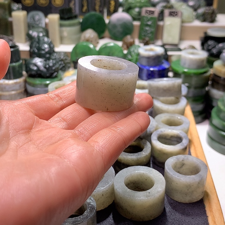 天***鹰和田玉未镶嵌珠宝半成品