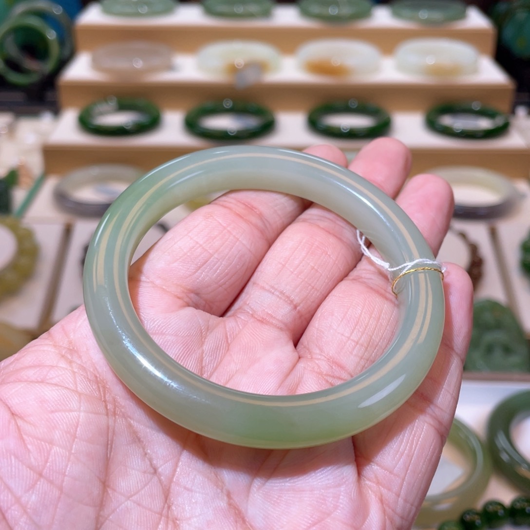 和田玉高品翠青手镯56+未镶嵌