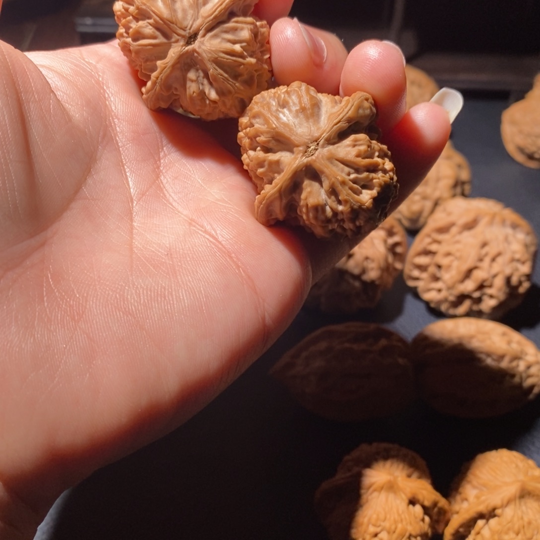 a***尊文玩核桃吊坠核老闷