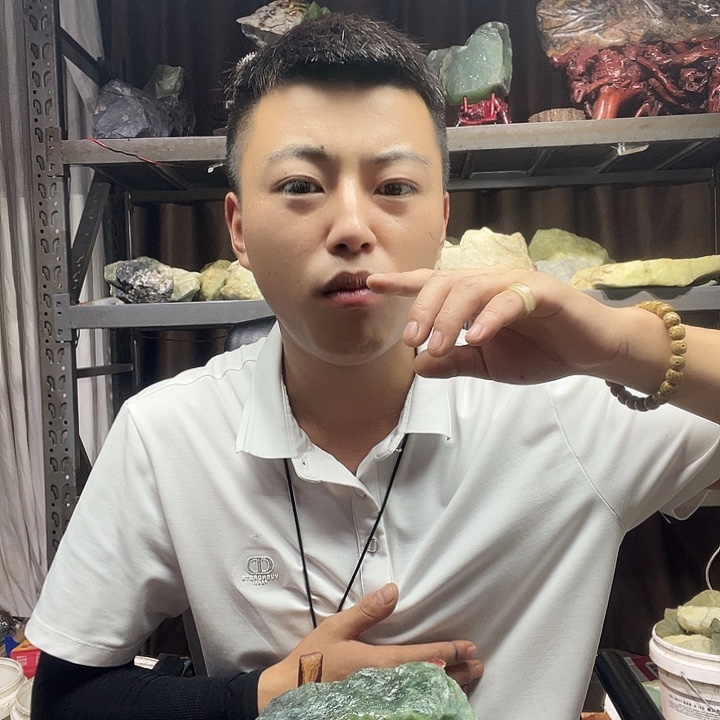 未镶嵌蛇纹石玉珠宝奇石9