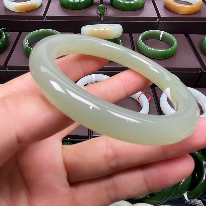 和田玉未镶嵌手镯