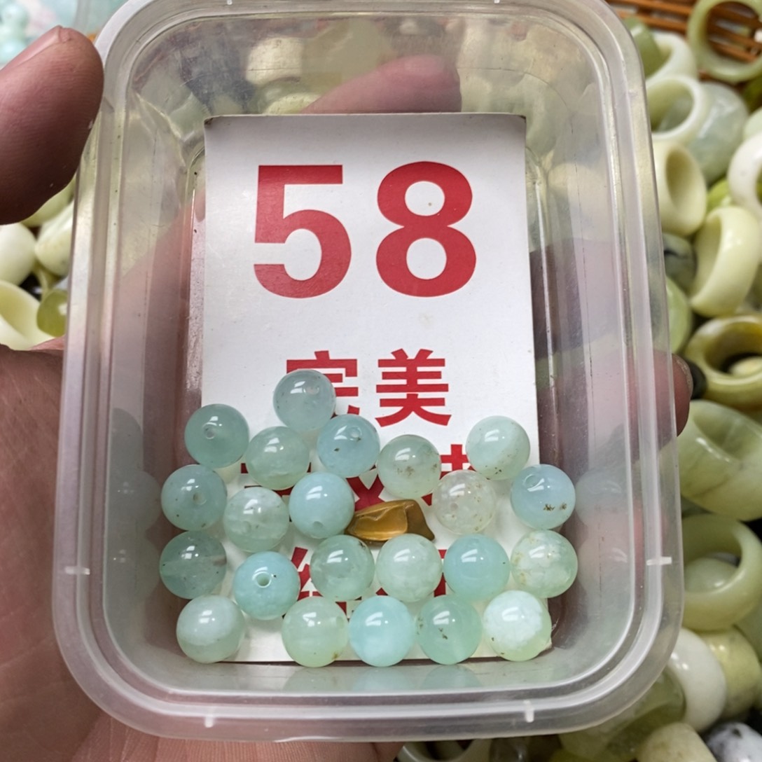 蛇纹石玉挂坠未镶嵌