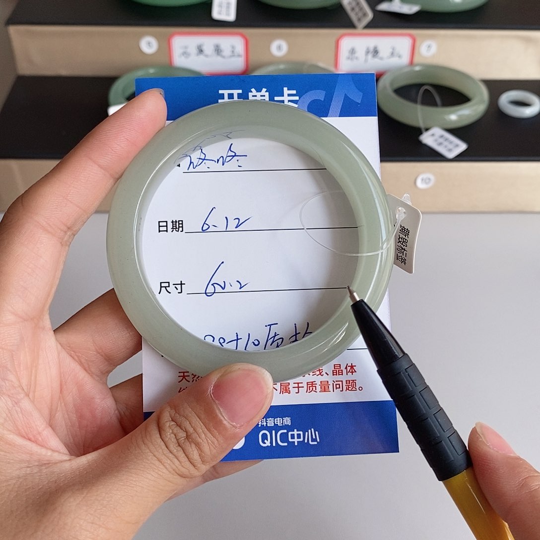 石英质玉手镯未镶嵌咚***