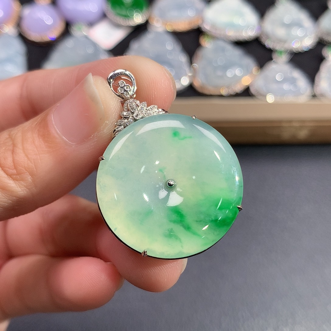 翡翠吊坠(赠链)18K金镶嵌