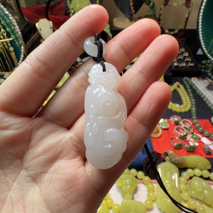 和田玉颈饰未镶嵌